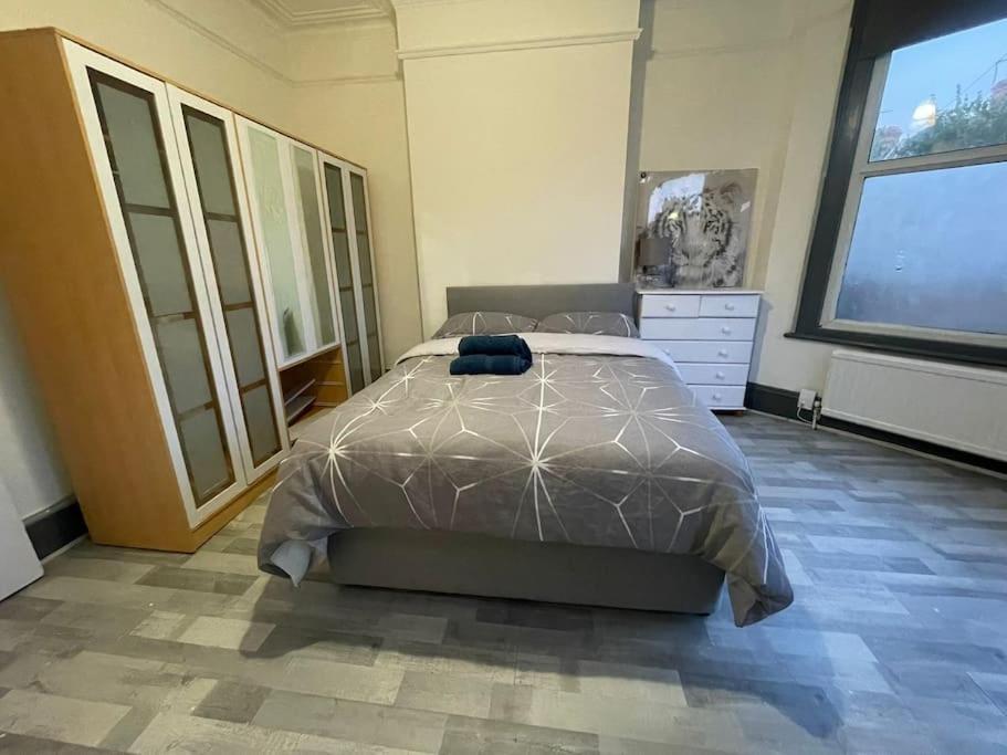 Ground Floor 2 Bed Flat With Garden North *