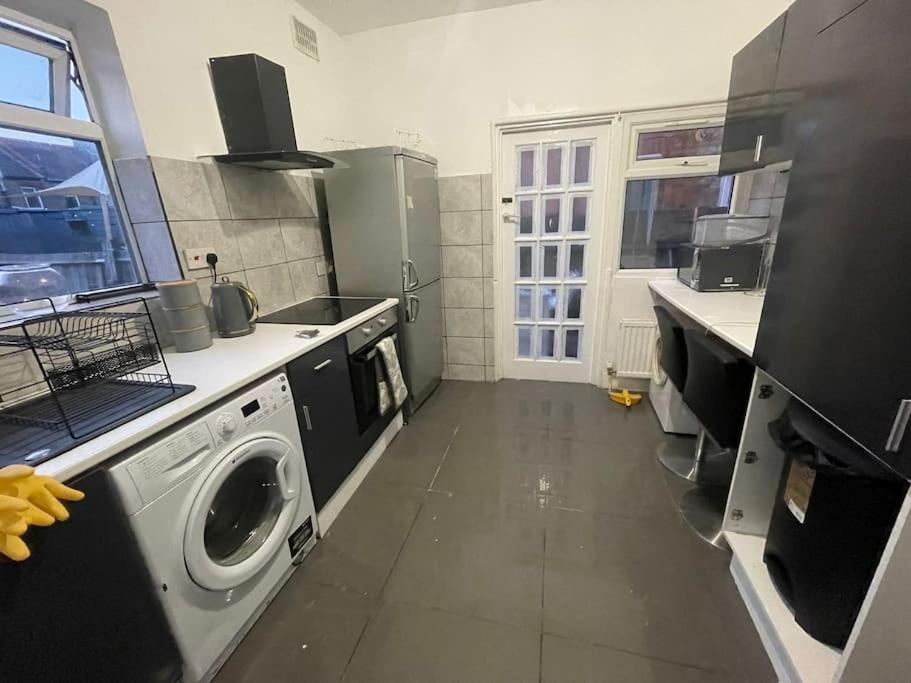 Apartment Ground Floor 2 Bed Flat With Garden North