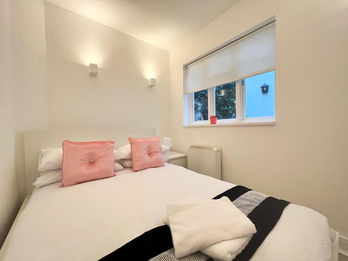Apartment Hyde Park Two Bedroom London