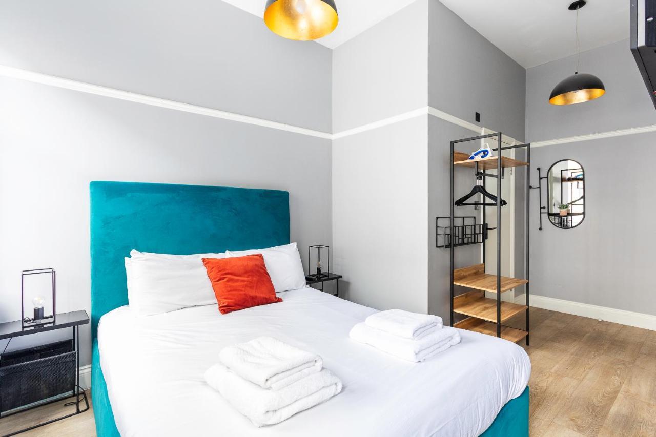 Relay - 60 Warwick Road * Londen