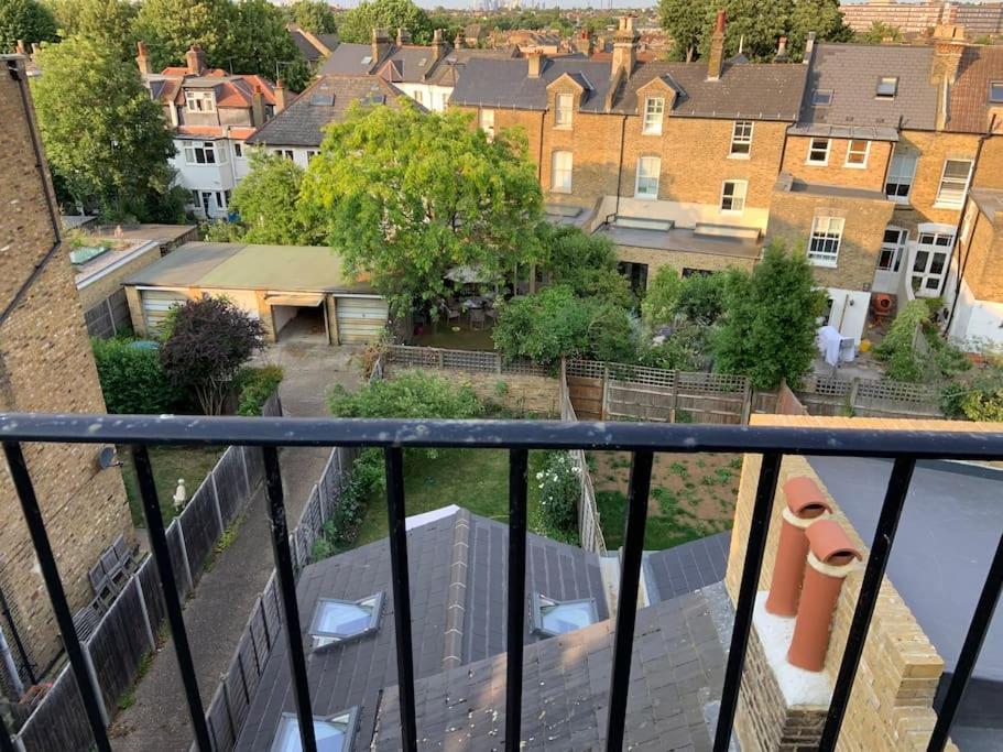 Sw * London