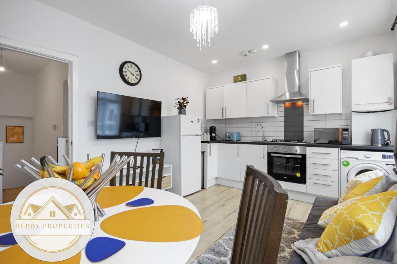 Modern 2 Bed East By Rebby Sleeps 5 Near Canning Town Station * London