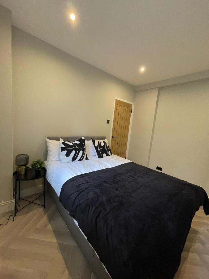 Luxury 2 Bed 1 Bath In By Graceful London