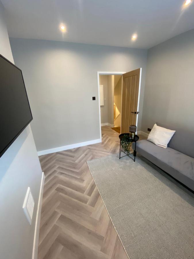 Luxury 2 Bed 1 Bath In By Graceful Apartment