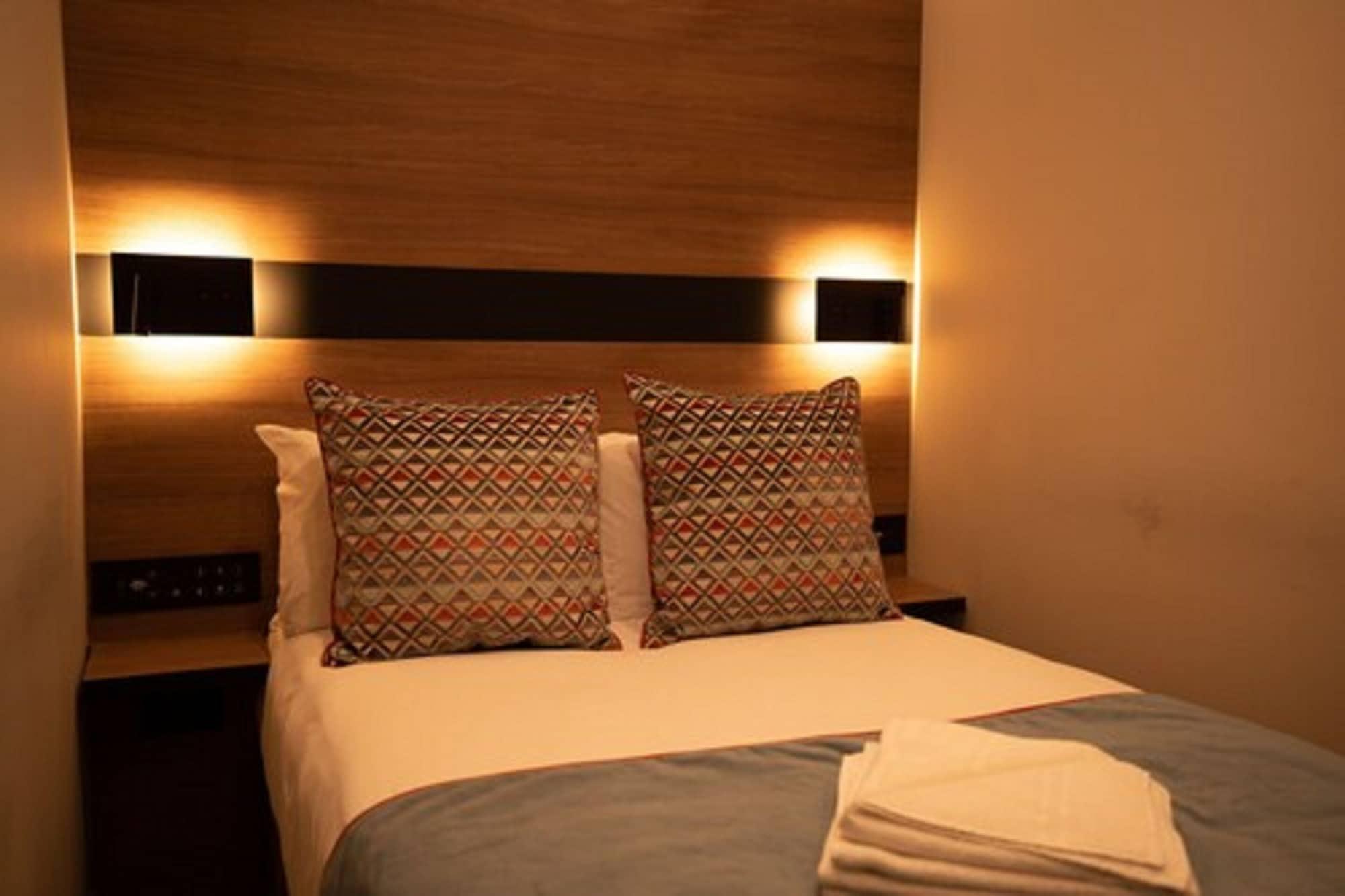 Oxford Hotel 3*