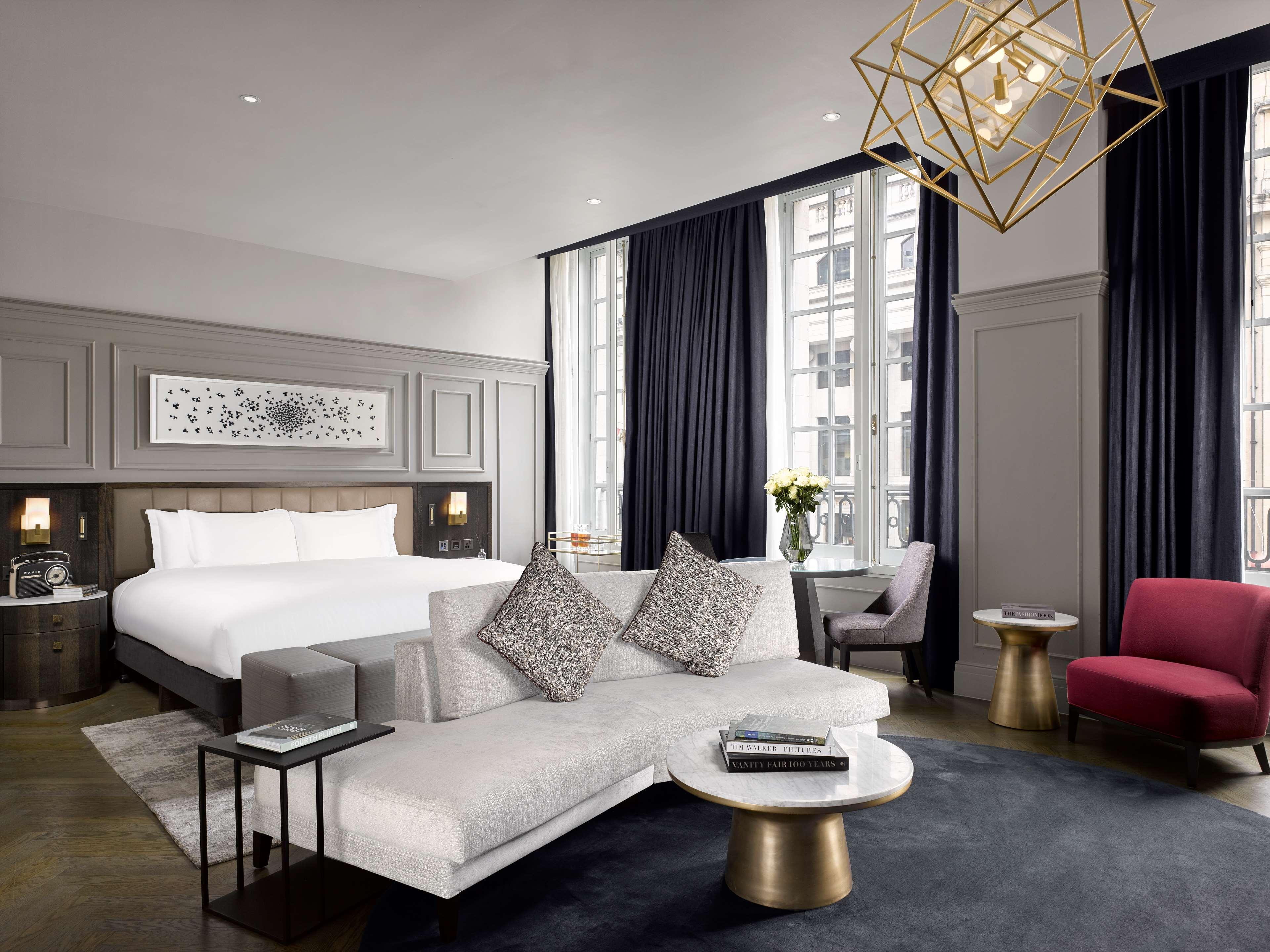 Hotel The Trafalgar St. James, Curio Collection By Hilton London