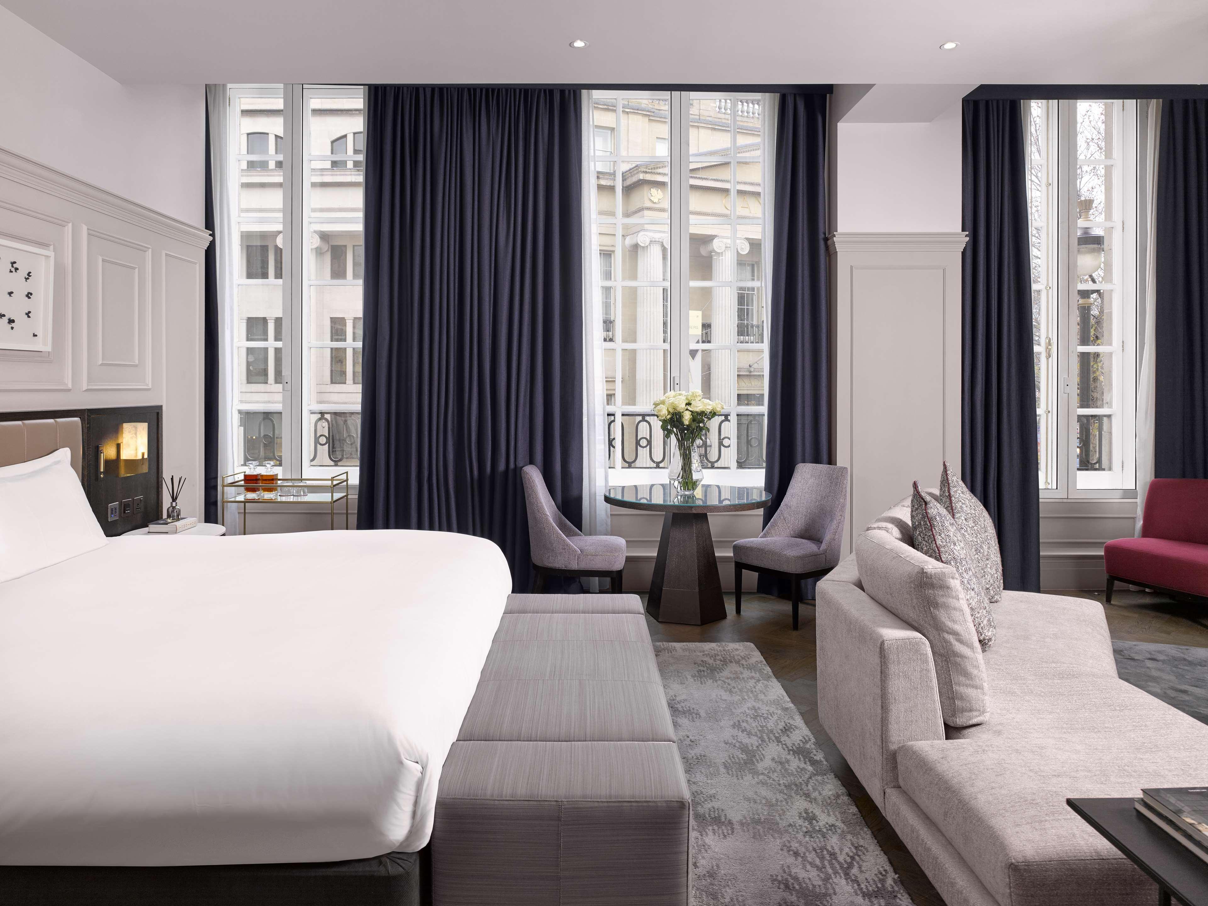 Hotel The Trafalgar St. James, Curio Collection By Hilton London