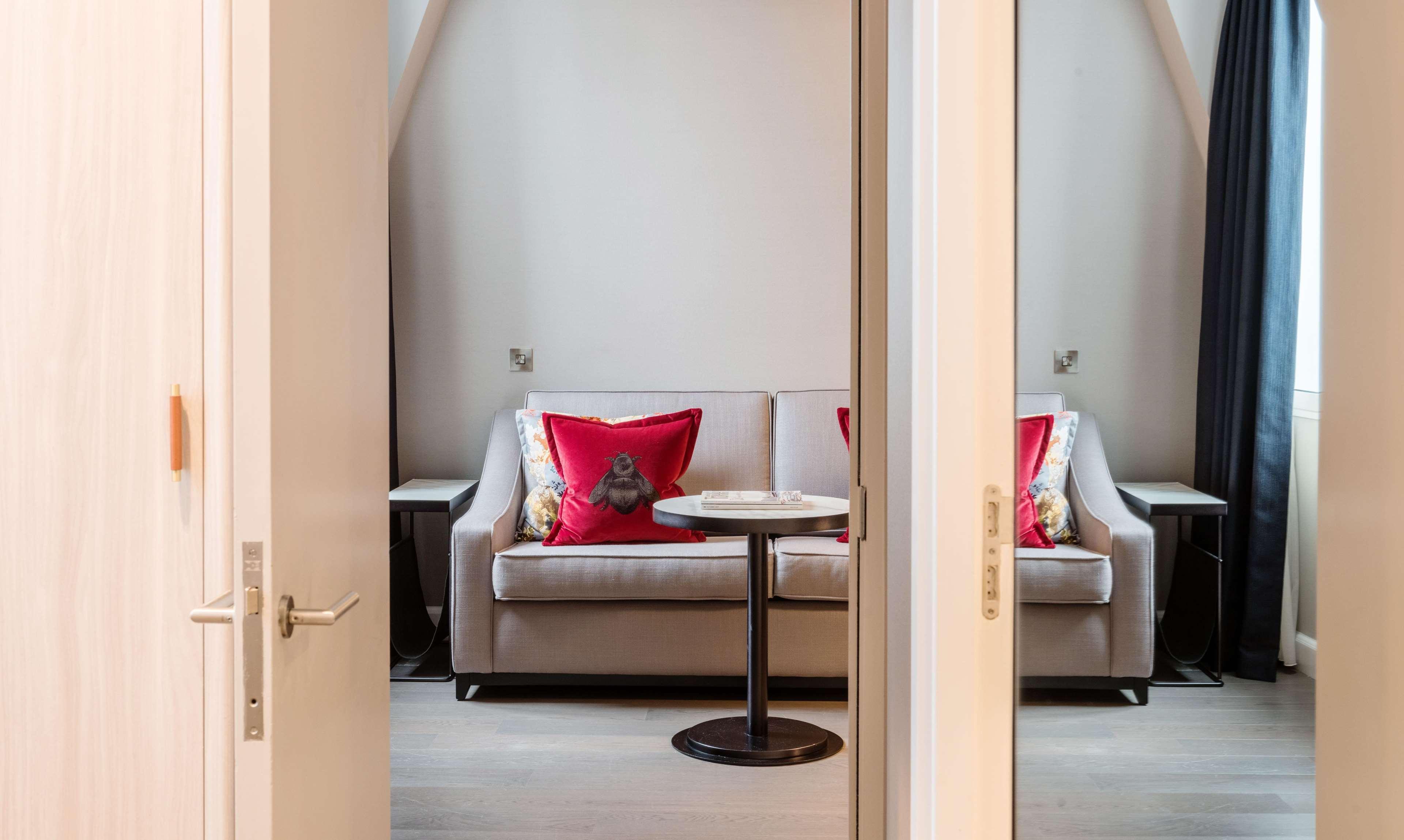 Hotel The Trafalgar St. James, Curio Collection By Hilton