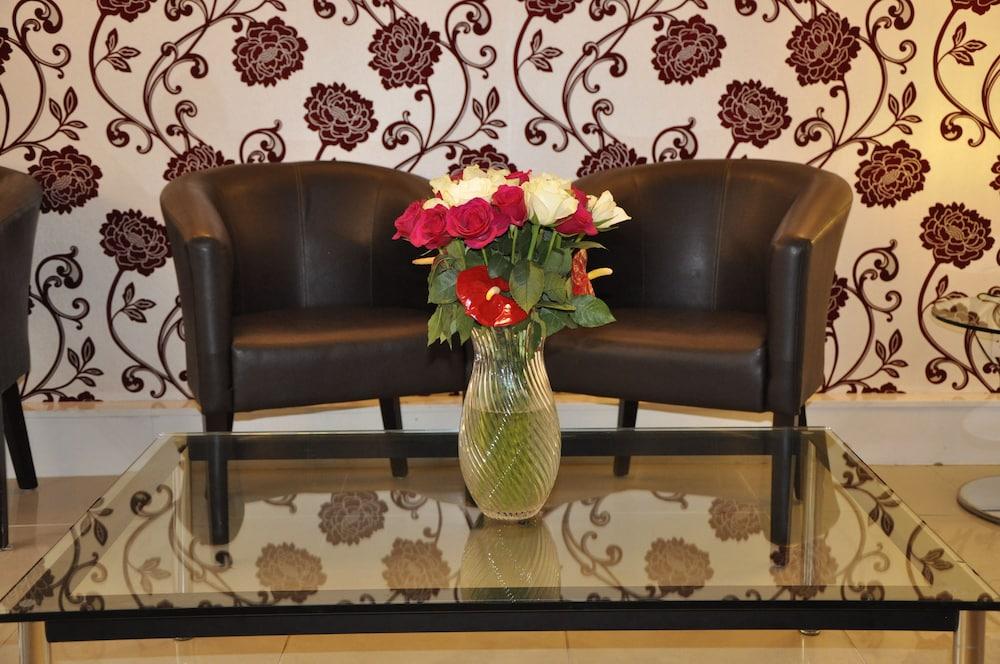 Kensington Court - Earls Court