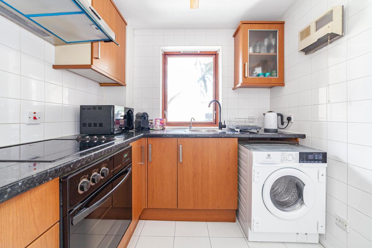 Lovely In Tower Hill, Fantastic Location *
