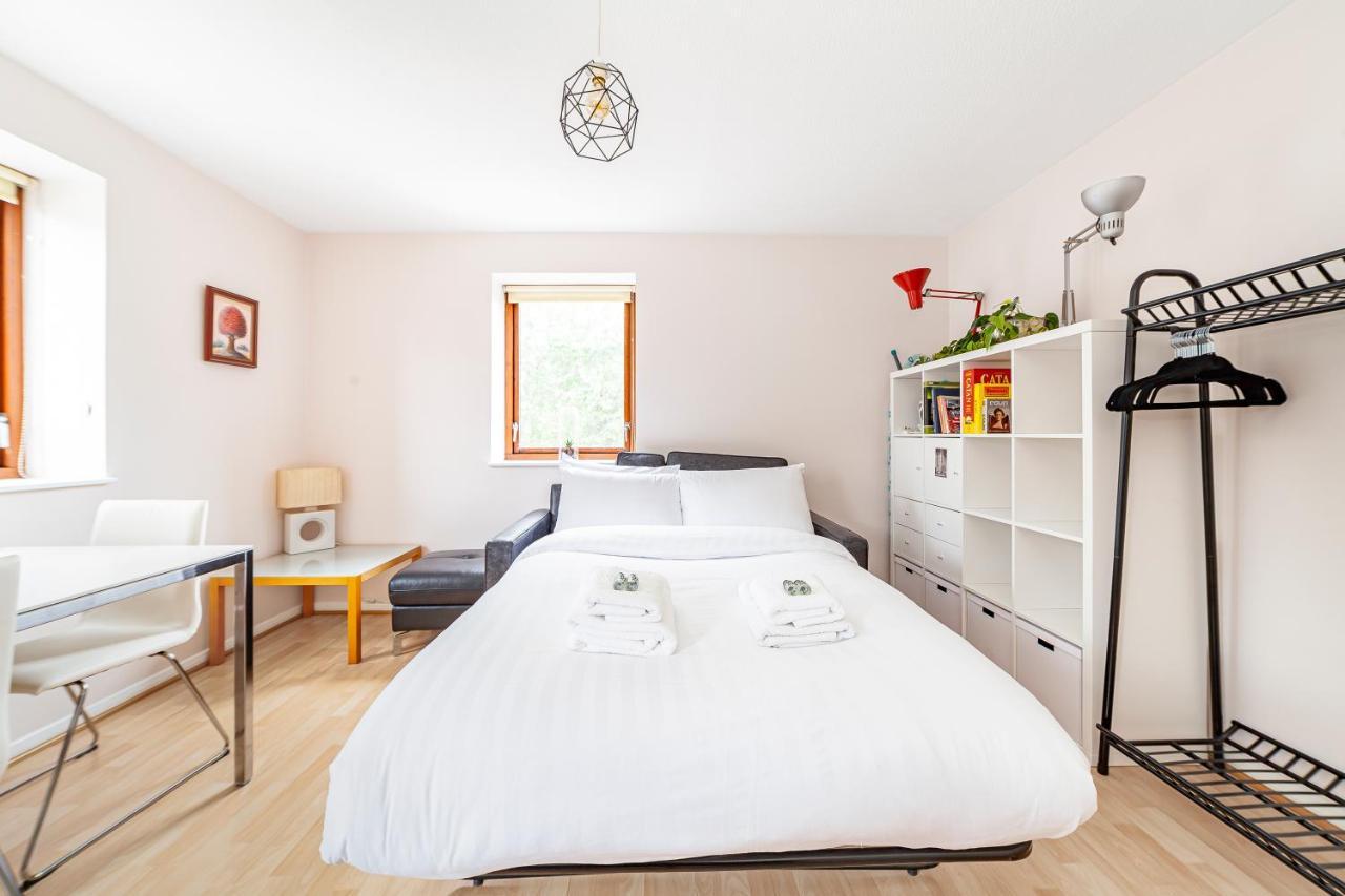 Lovely In Tower Hill, Fantastic Location *