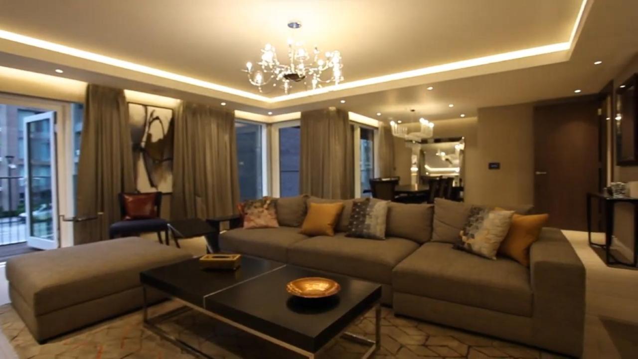 Luxurious Three Bedroom Flat In Chelsea Creek London