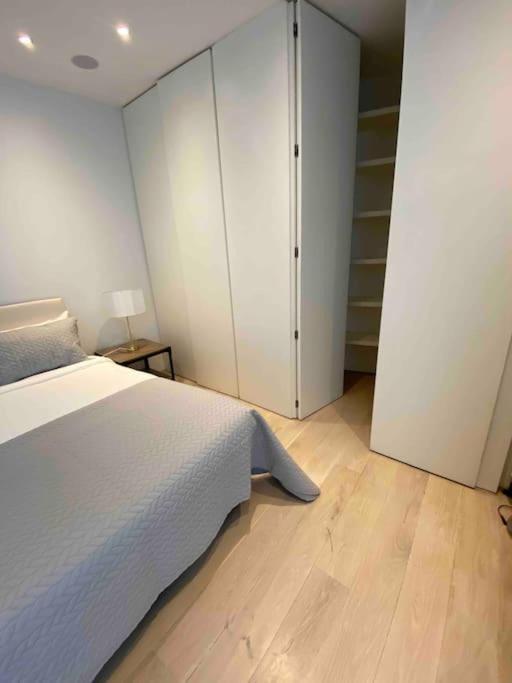 Stunning 4 Bed Mews House With Patio Londen