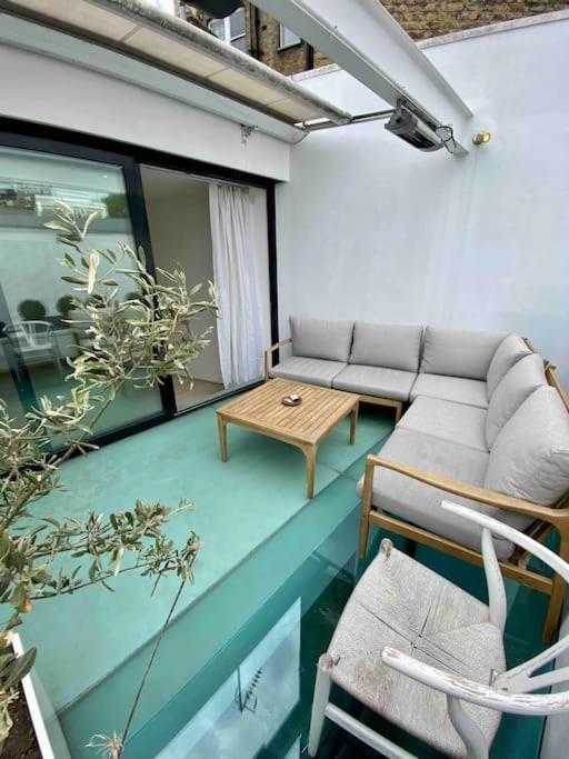 Stunning 4 Bed Mews House With Patio * Londen