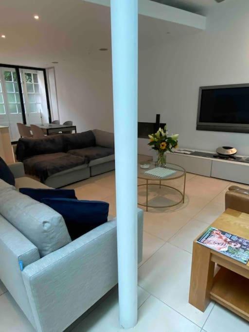 Stunning 4 Bed Mews House With Patio Vakantiehuis Londen