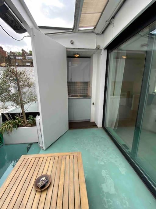 Stunning 4 Bed Mews House With Patio Londen