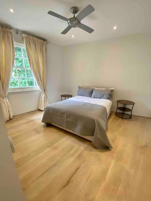 Stunning 4 Bed Mews House With Patio * Londen
