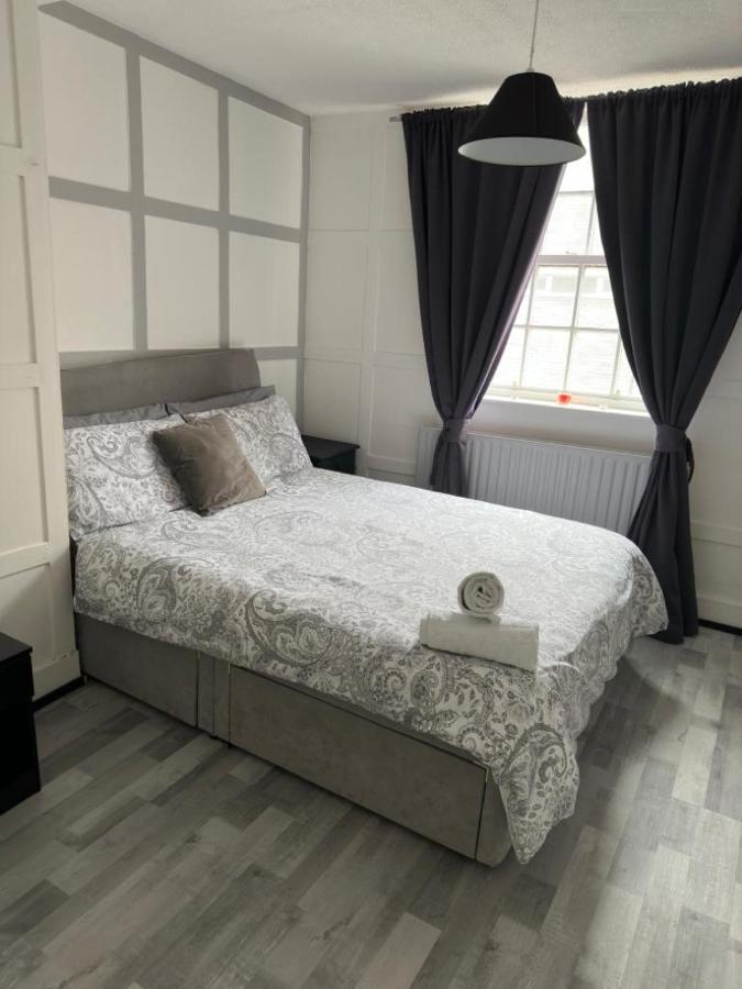 Central Location, Close To Bars Restaurants And Train Stations Accommodatie bij particulieren *
