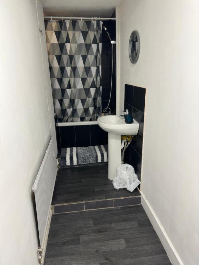 Central Location, Close To Bars Restaurants And Train Stations Accommodatie bij particulieren *