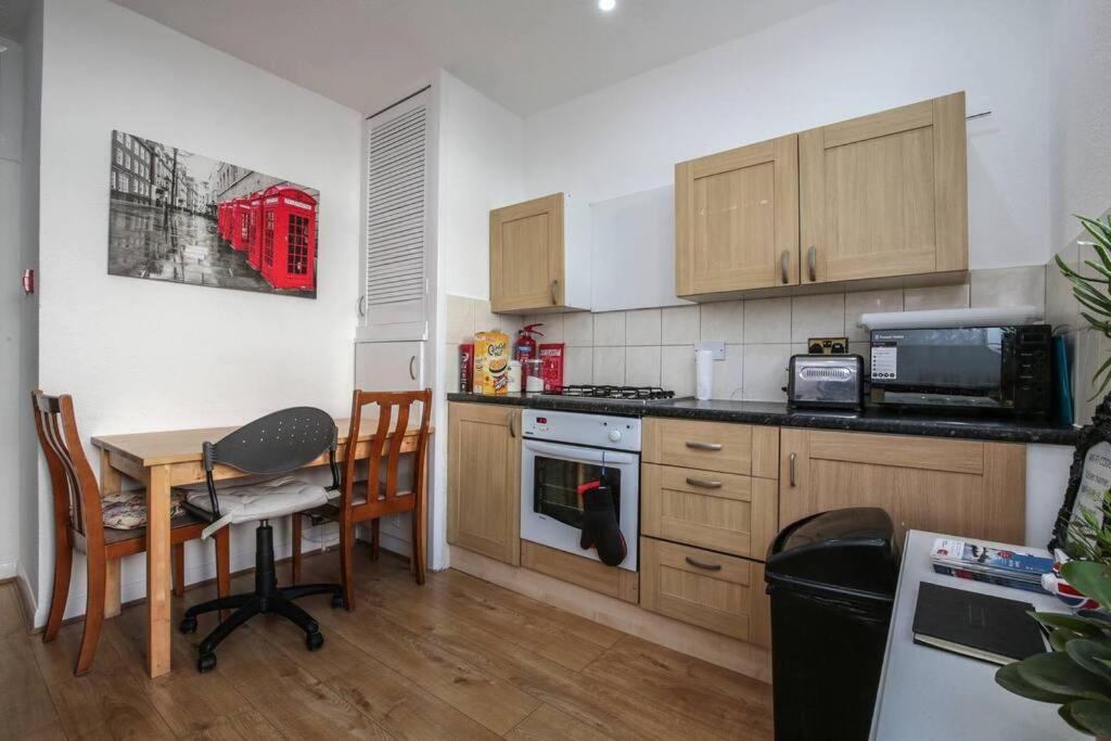 Apartment Large Modern With Garden Sleeps 10 Guests