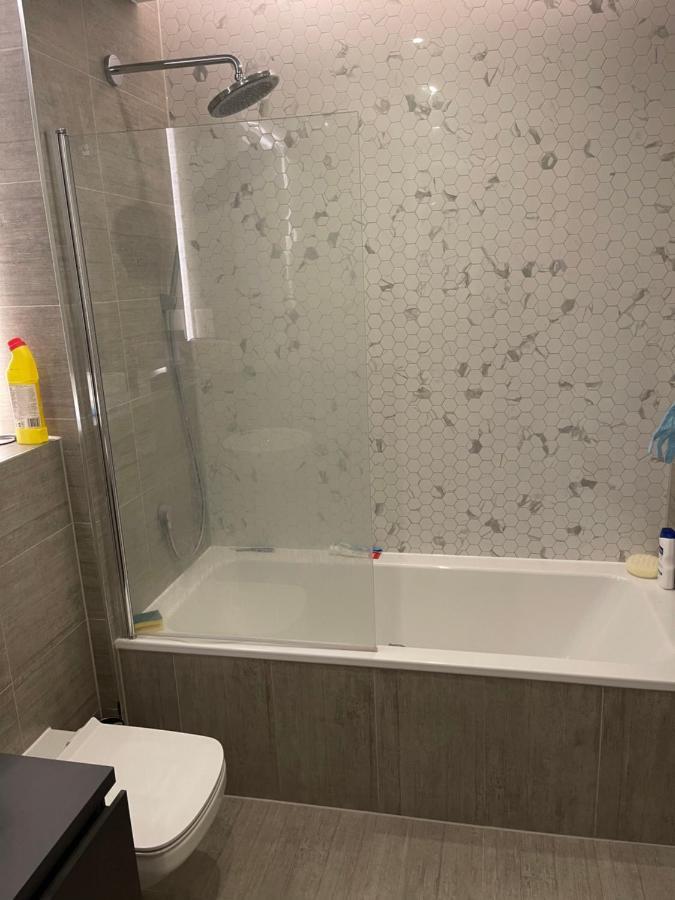 Lovely Bright, Modern 1-bed Apartment *