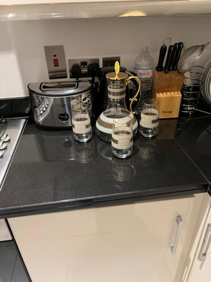 Luxurious 2 Bedroom In Central Apartment