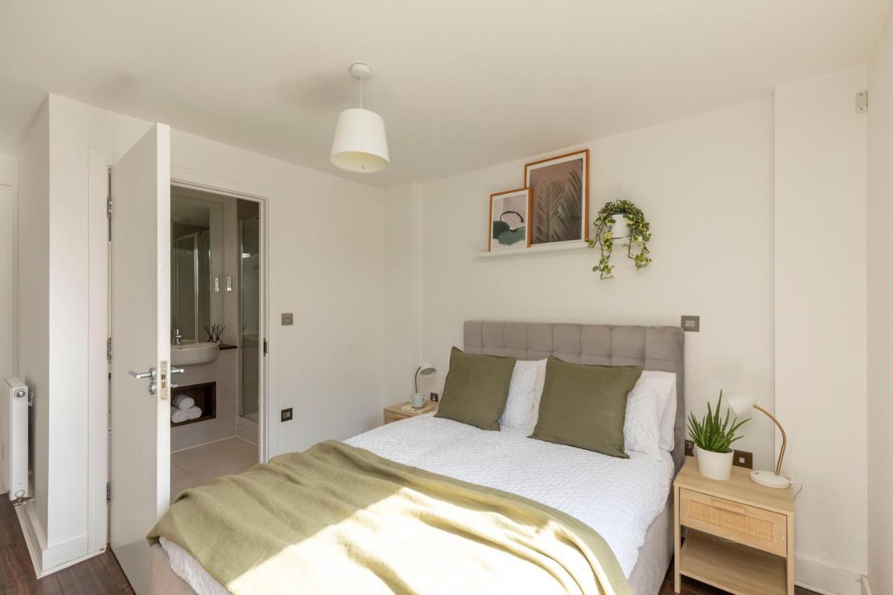 Modern Luxe Just 10 Mins From Tower Bridge! Easy Access To Tube And Bus * London