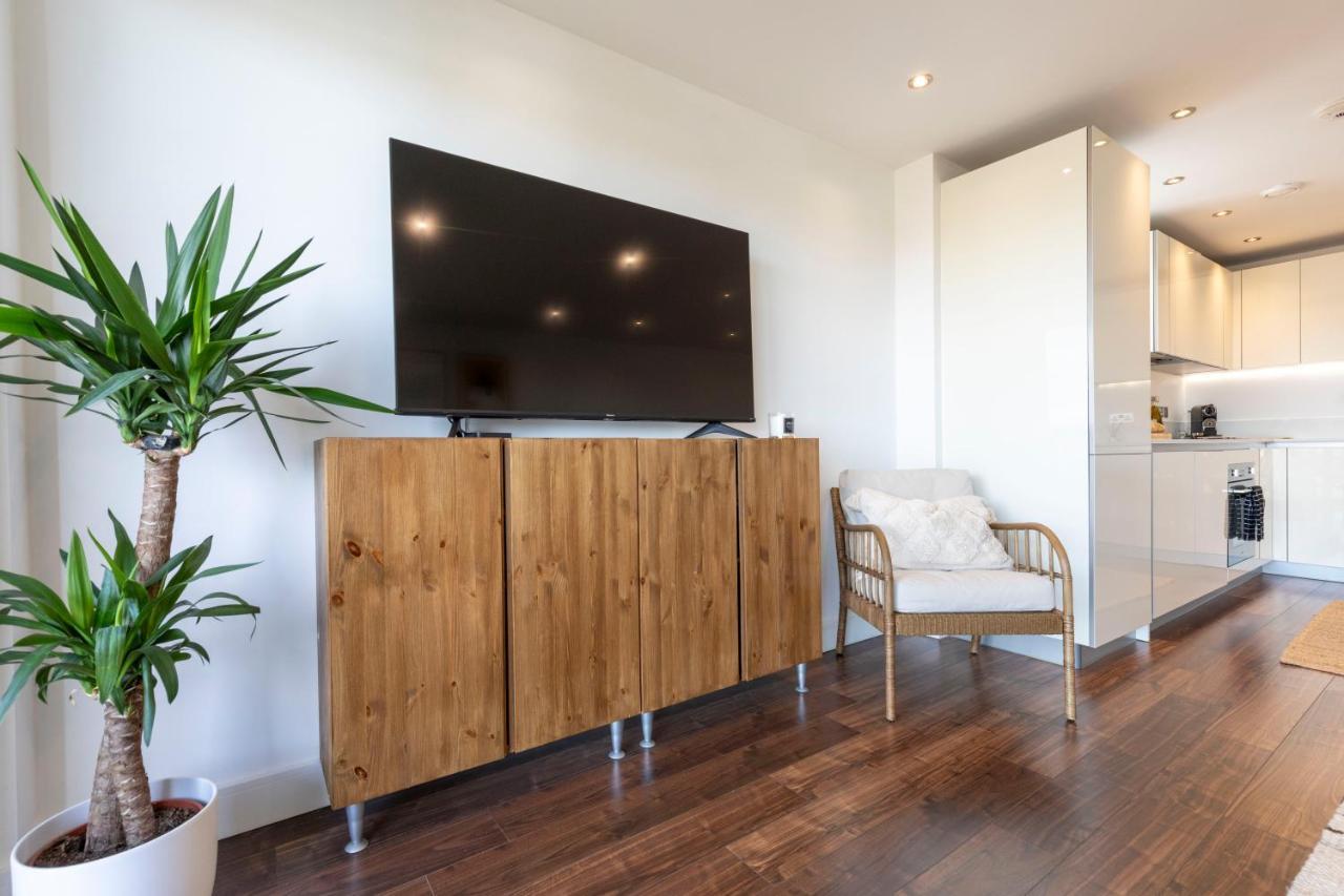Apartment Modern Luxe Just 10 Mins From Tower Bridge! Easy Access To Tube And Bus London