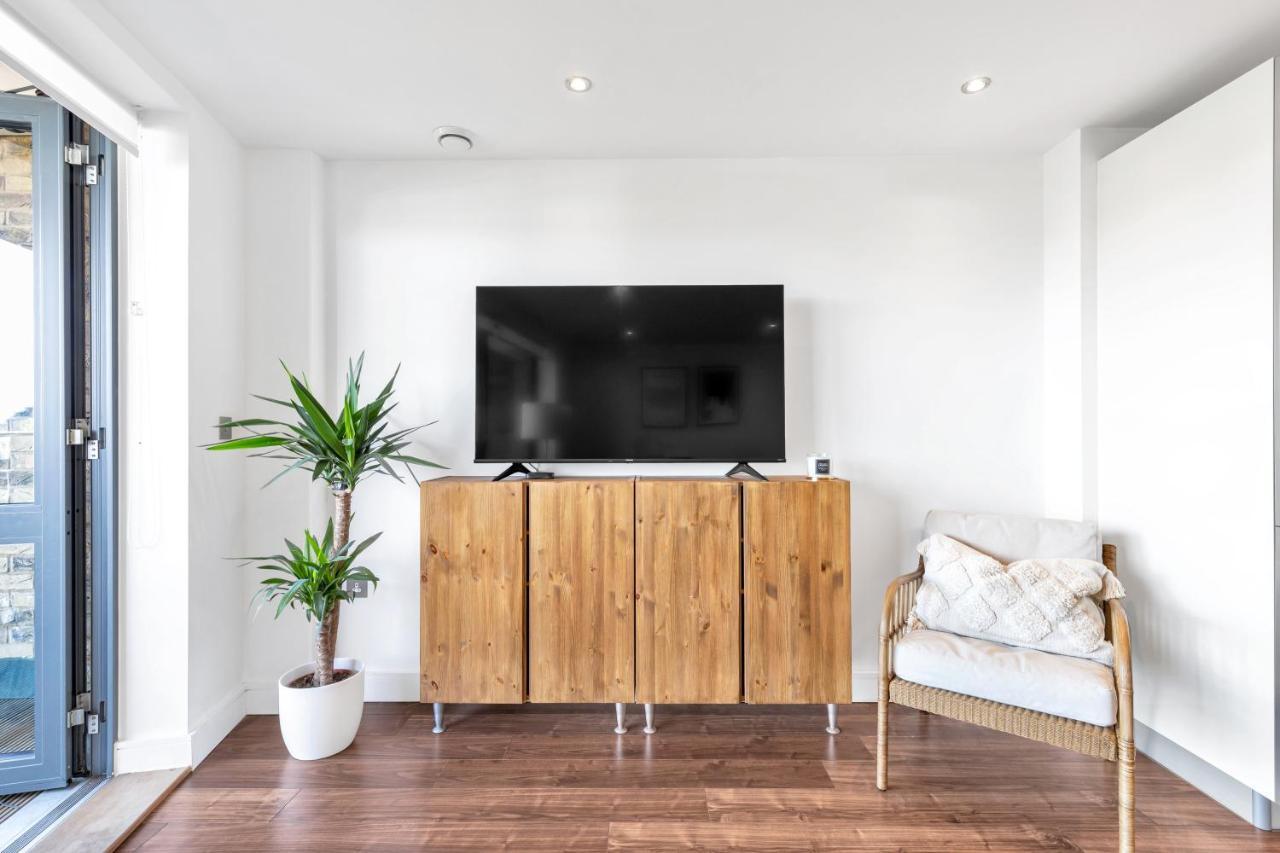 Modern Luxe Just 10 Mins From Tower Bridge! Easy Access To Tube And Bus Apartment