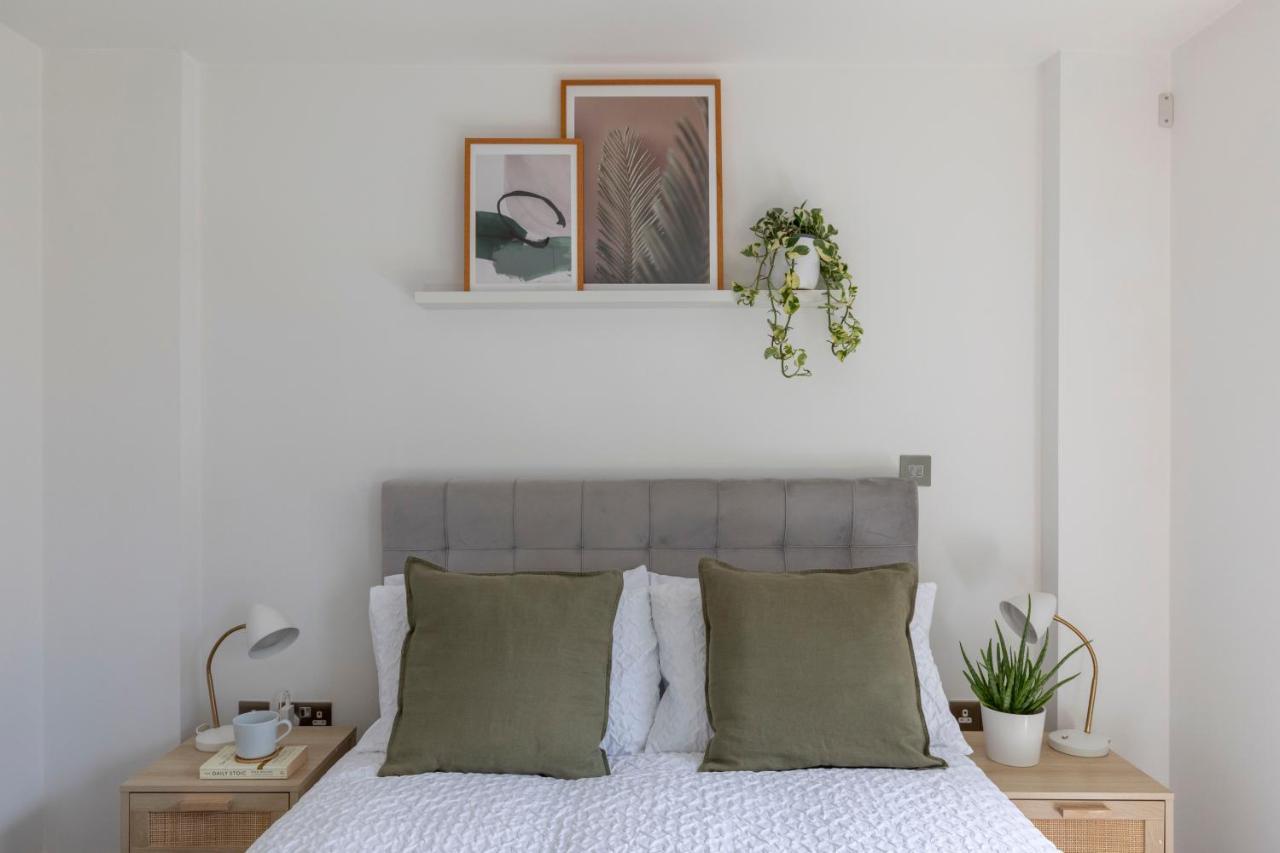 Modern Luxe Just 10 Mins From Tower Bridge! Easy Access To Tube And Bus Apartment