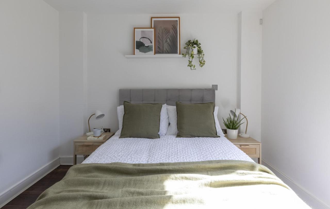 Modern Luxe Just 10 Mins From Tower Bridge! Easy Access To Tube And Bus Apartment *