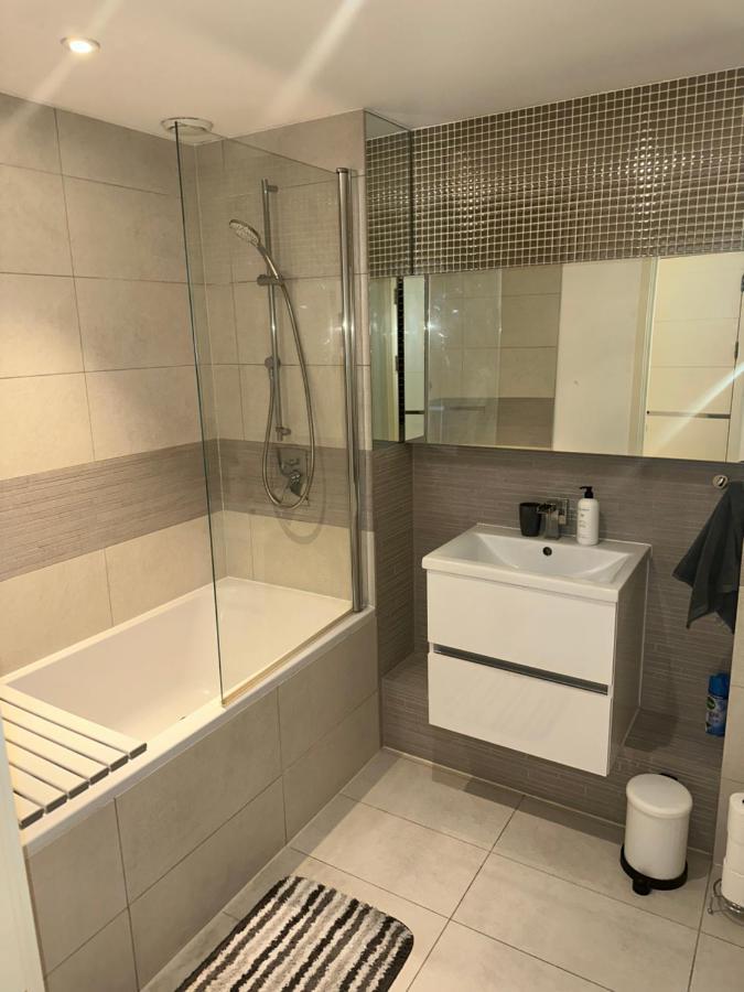 Luxury One Bedroom Apartamento