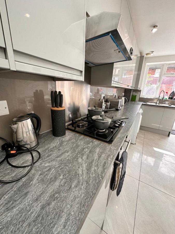 Guest house Double And Single In Bromley By Bow London