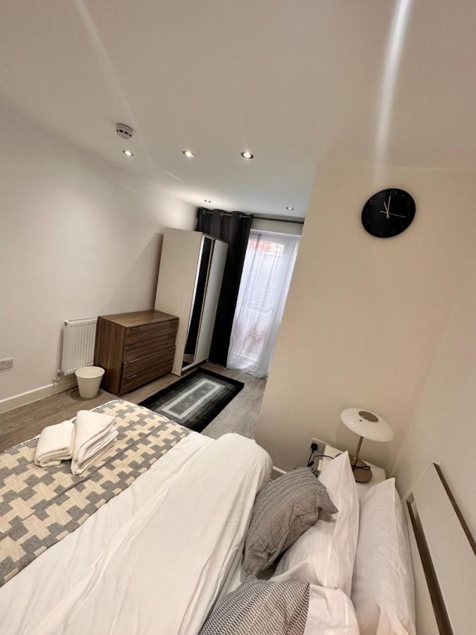 Guest house Double And Single In Bromley By Bow