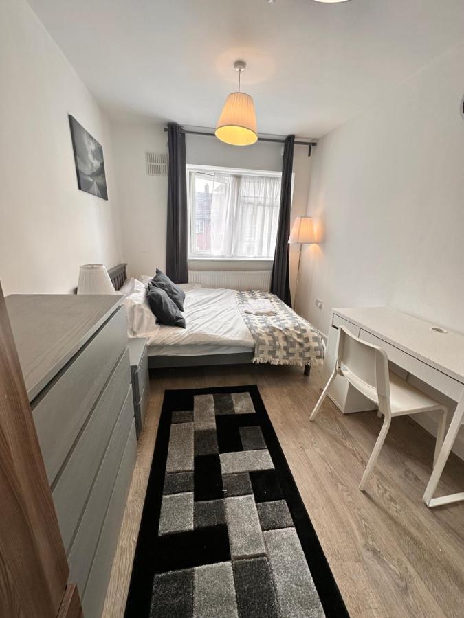 Guest house Double And Single In Bromley By Bow