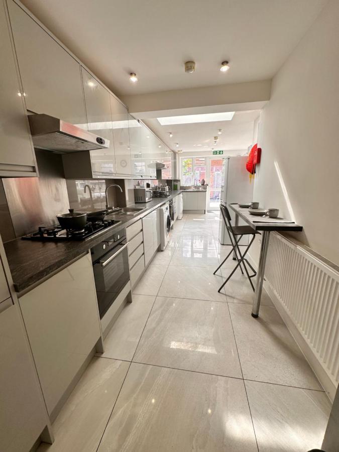 Double And Single In Bromley By Bow Guest house London
