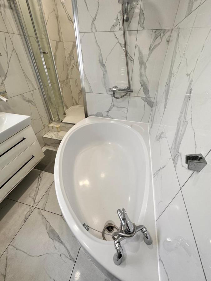 Double And Single In Bromley By Bow Guest house
