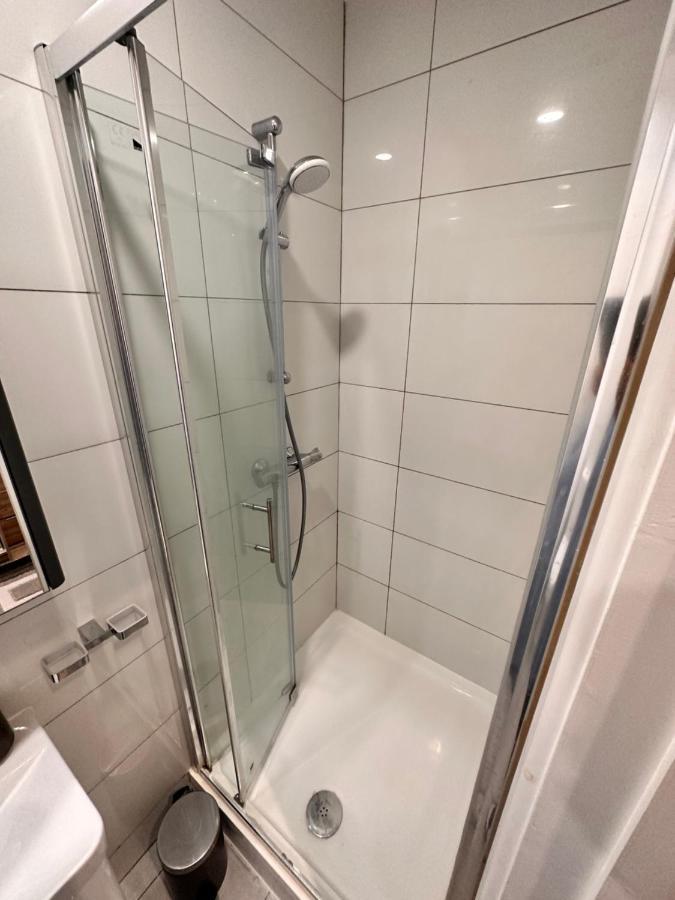 Guest house Double And Single In Bromley By Bow *