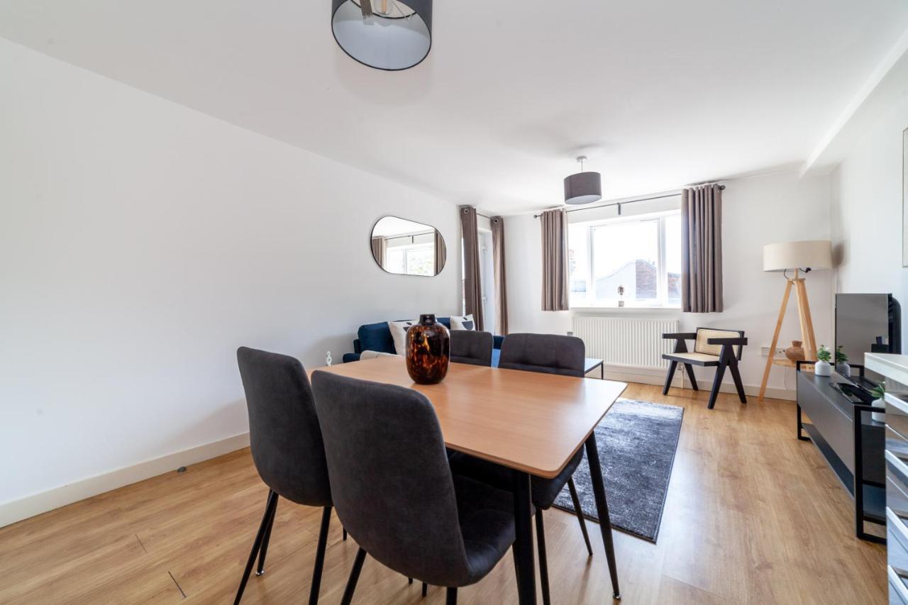 The South Wimbledon Collection Apartment London