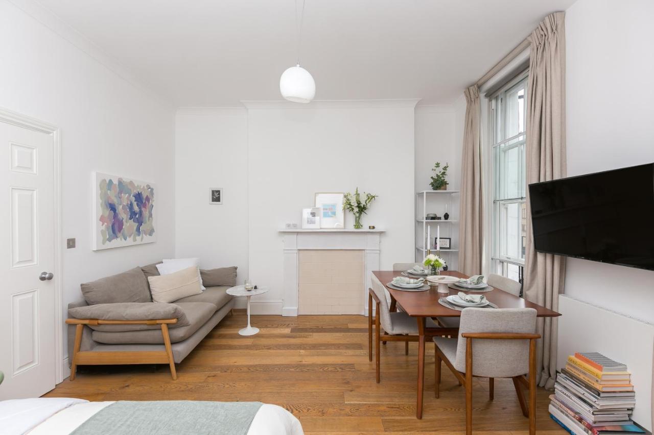 Light Filled With View Of Regents Park Apartment *