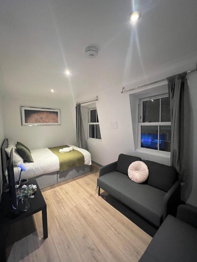 3 Bedroom Flat In King's Cross, St Pancras's. 8 People Londen