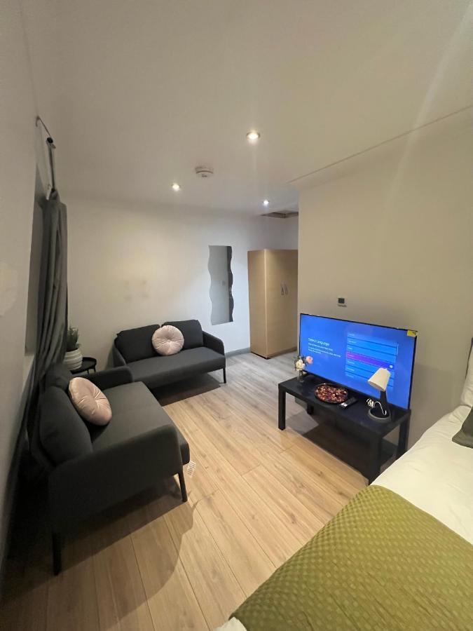 3 Bedroom Flat In King's Cross, St Pancras's. 8 People Londen