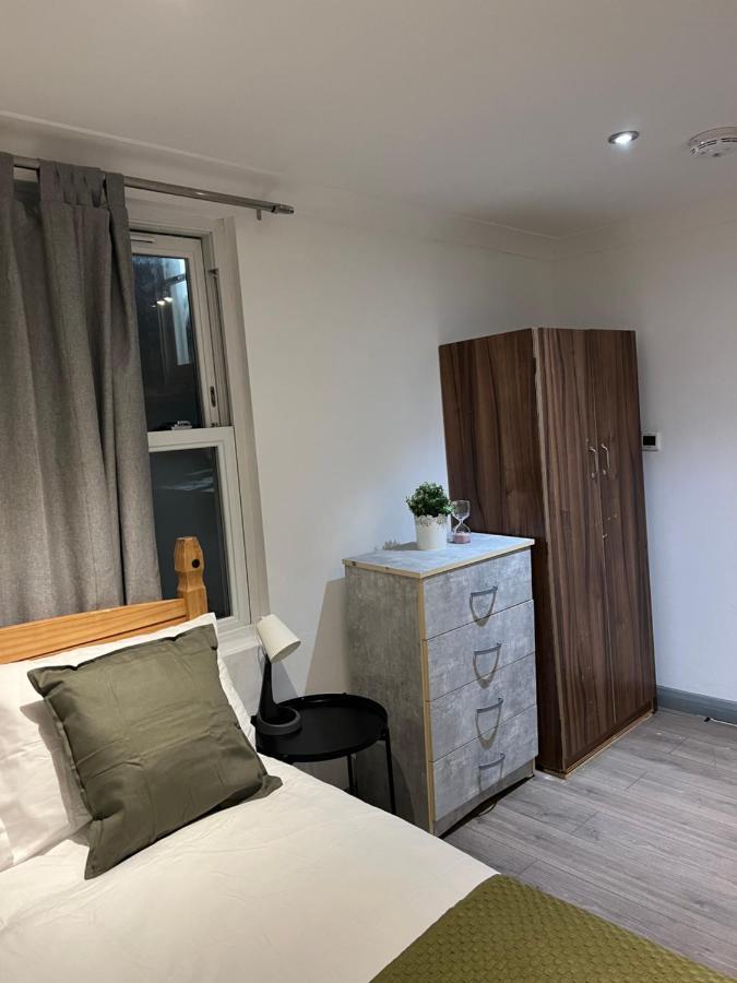 3 Bedroom Flat In King's Cross, St Pancras's. 8 People Londen