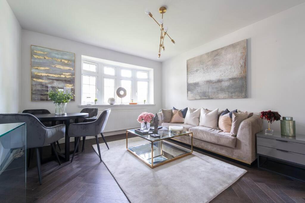 Apartment 2 Bedroom Modern Urban Sanctuary 1cc - Cherrydeal