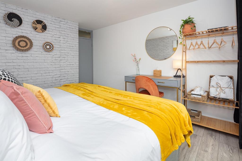 Apartment Luxury Flat In *