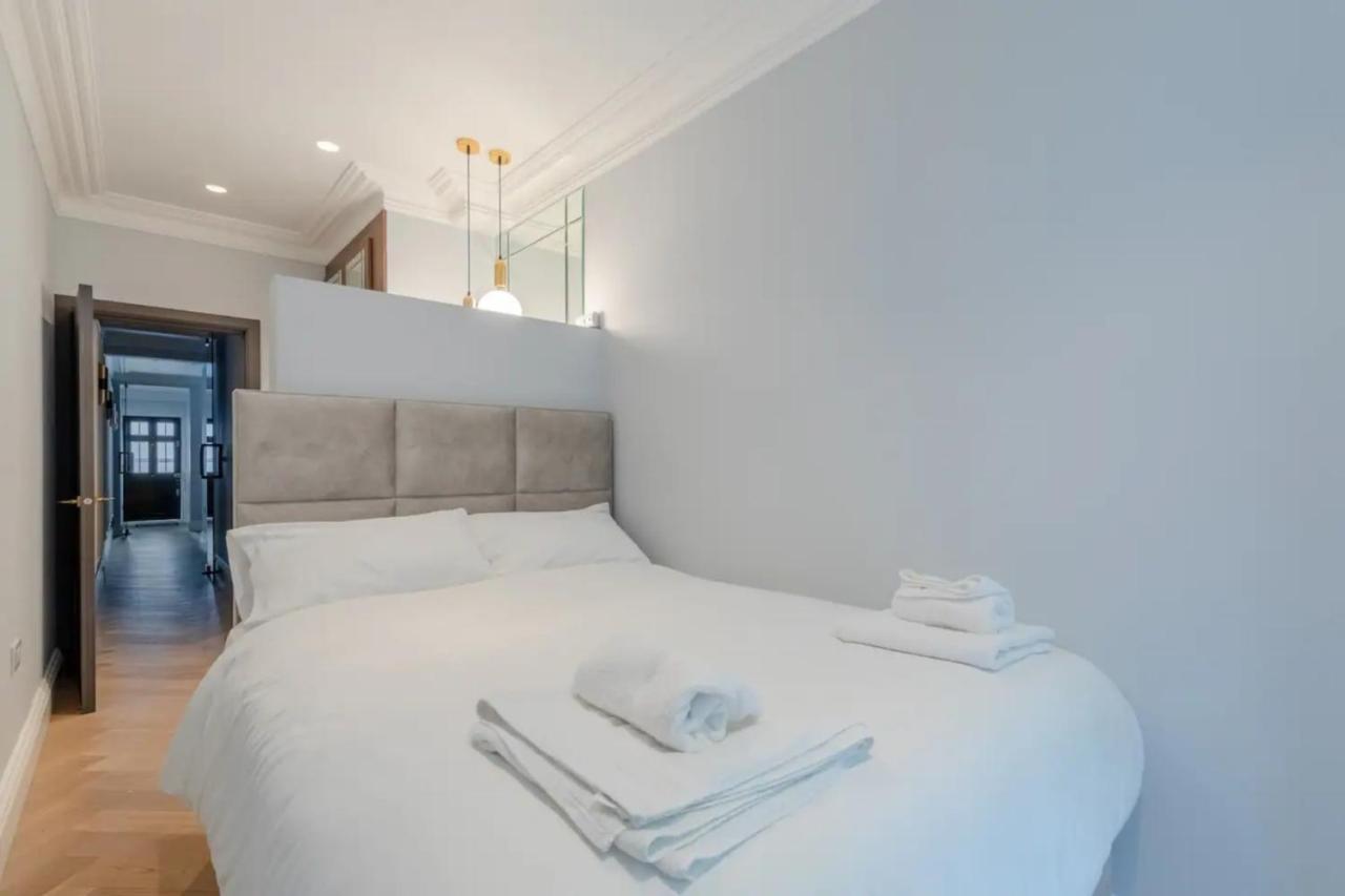 Apartment Beautifully Refurbished 2bd Flat - Earl's Court! *