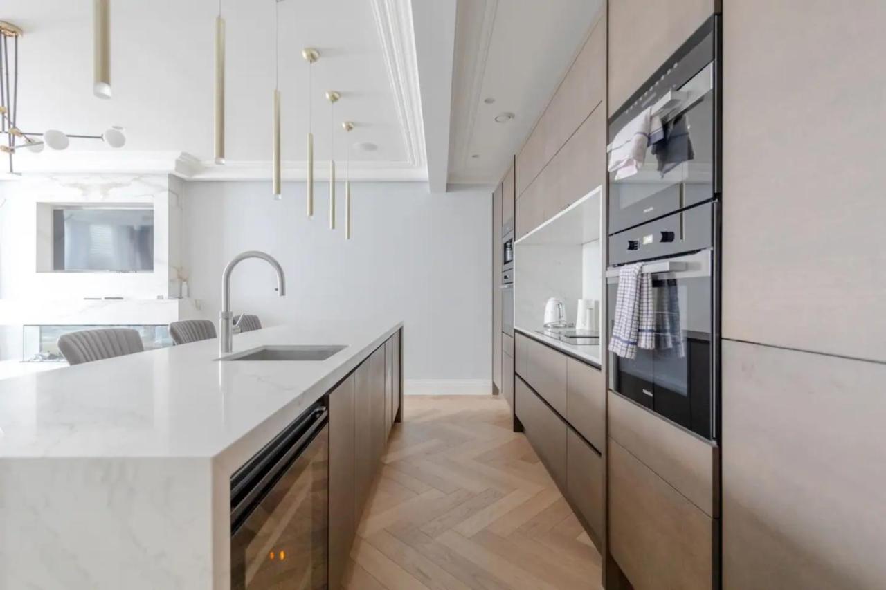 Beautifully Refurbished 2bd Flat - Earl's Court! London