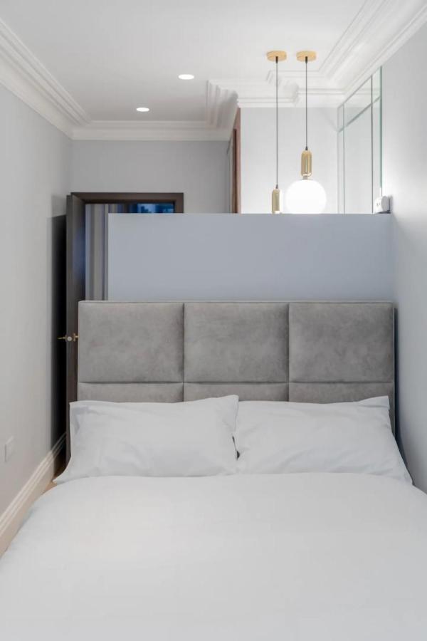 Apartment Beautifully Refurbished 2bd Flat - Earl's Court! *