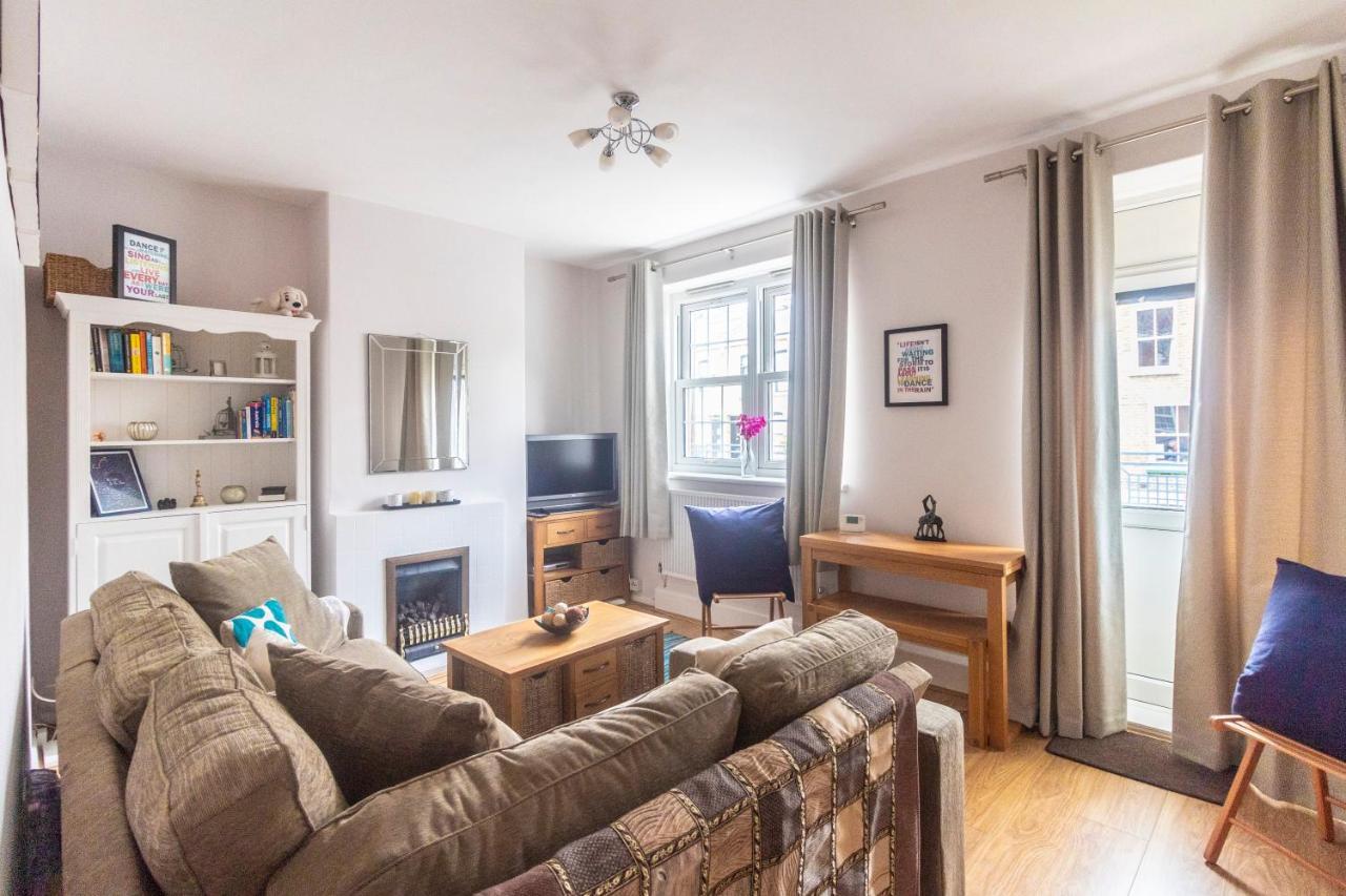 Modern & Cozy 1bdr Wexcellent Travel Links Londen