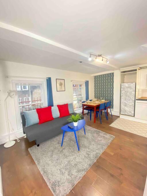 Chic 2 Bed In Brick Lane * London